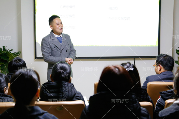 美容院根本没有淡季！五点让你美容院一直旺季